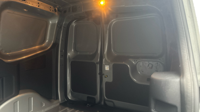 Ford Transit Courier E-Transit Courier 100kW 43kWh Trend Van Auto - Image 14